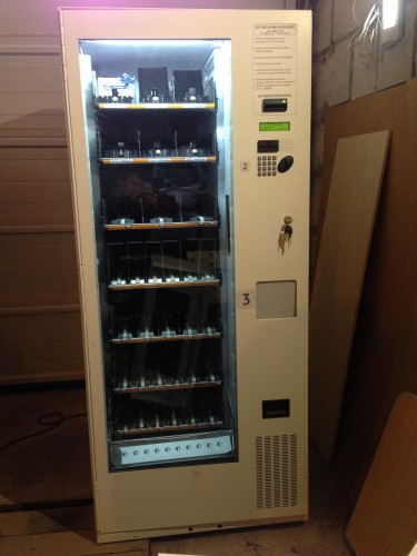 Торговый автомат с лифтом и холодильником